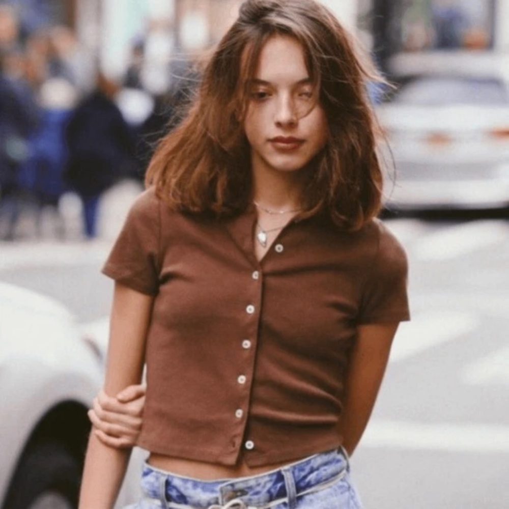 Brandy Melville || ‘Caroline’ Cropped Button-Up Collared Top